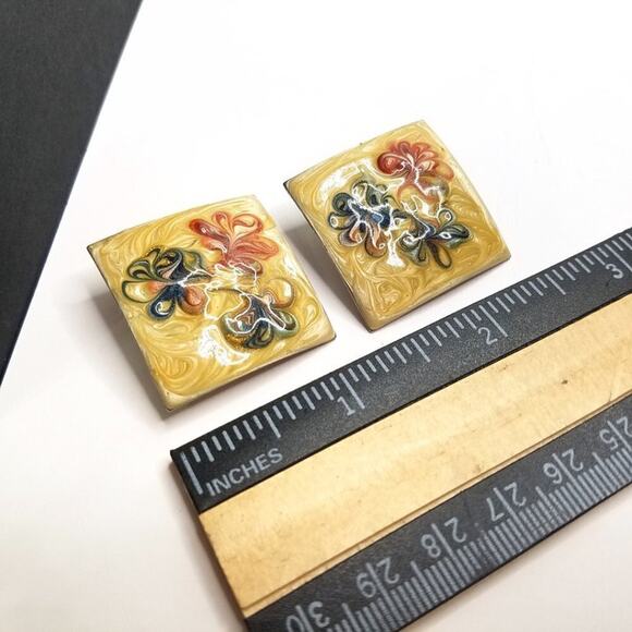 Vintage Enamel Floral Clip Earrings, Hand-painted, Enamel on Metal, 1 1/8 Inches - Picture 11 of 12